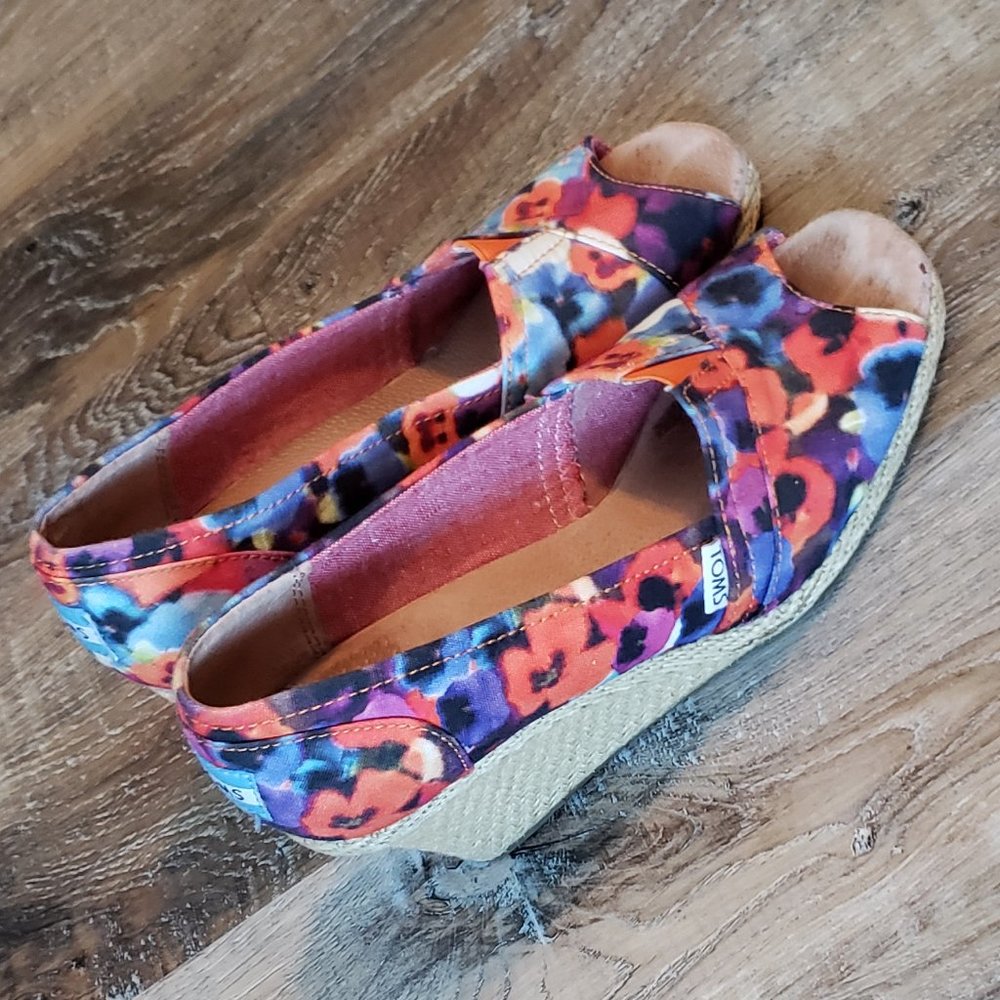 Tom's Wedge Pump Heels